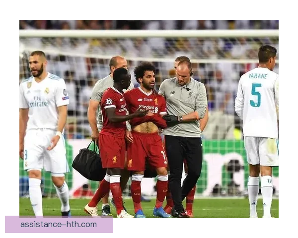 皇马逆转曼联夺欧冠三连冠震撼球迷热议赛场表现